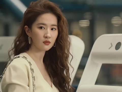 傅家明去世几年后，何西再一次让玫瑰动心