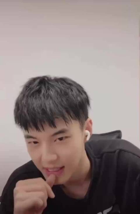 刘大锤称虞书欣何与搭档无望，何与直播回应引热议