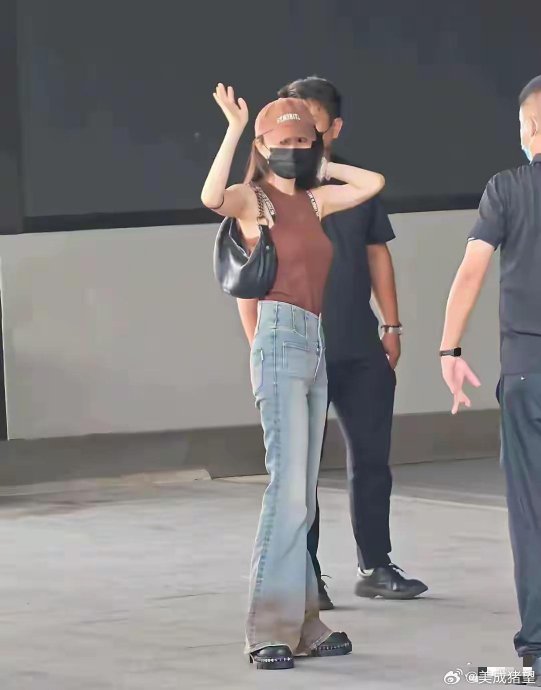 孙怡这次综艺表现对她个人的公众形象有什么影响？