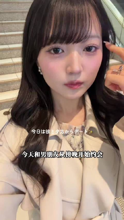 27岁日本女生与男友约会逛春季新装品美食