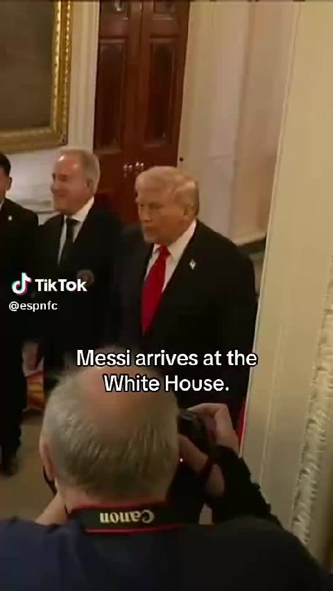 这才叫牌面！梅西携手特朗普登场，队友列队完毕静候