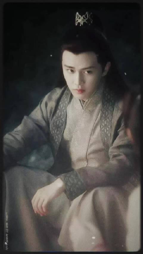 任嘉伦饰演陆绎暂停键下美好如少女梦