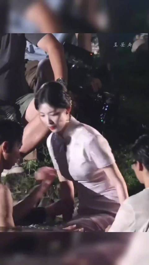 我勒个……腰臀比…，王楚然这身材我一个女生看了都斯哈斯哈