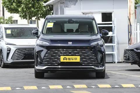 别克GL8陆尊PHEV:35万级MPV购买考量,均衡实用