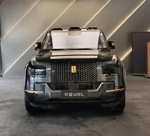 仰望U8L闪充版上市 5分补能400km 重塑豪华越野规则