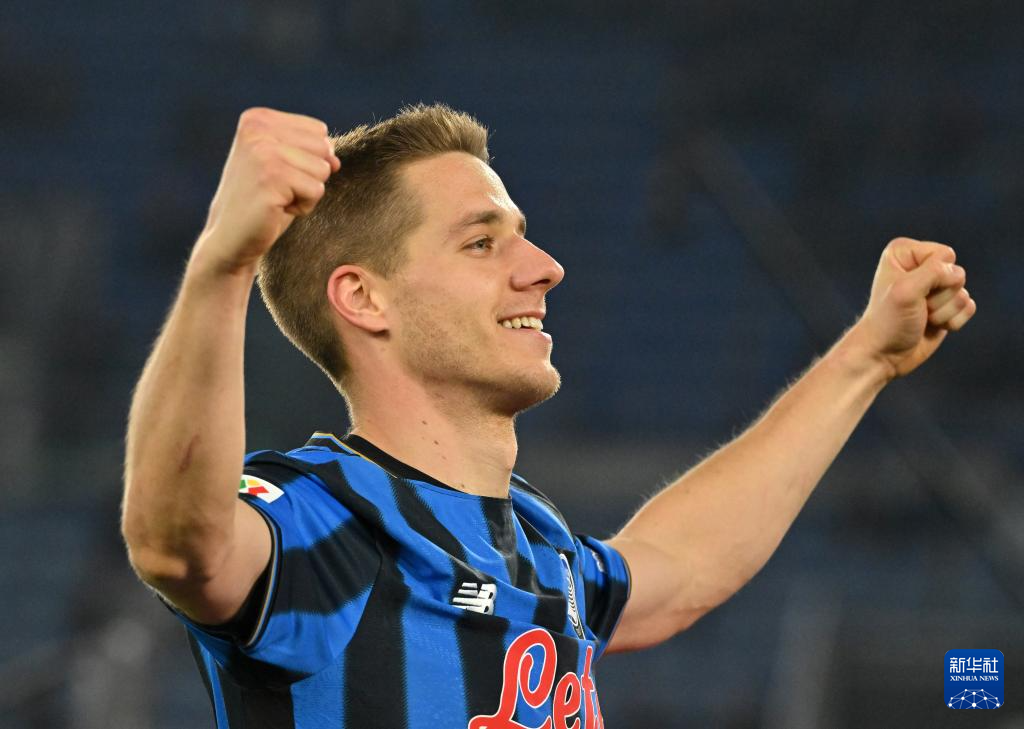 足球——意大利杯:拉齐奥平亚特兰大