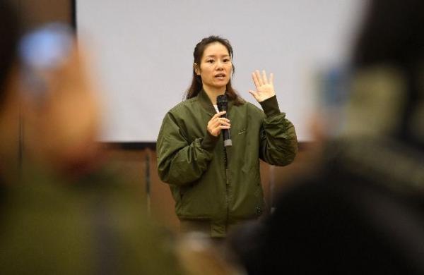 一堂李娜的分享课:100多万叫李娜的，打网球好的就我一个_运动家-The Paper