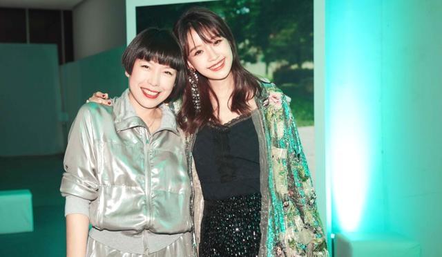 孙怡皮质亮片丝绒随便穿,时髦穿搭就服她