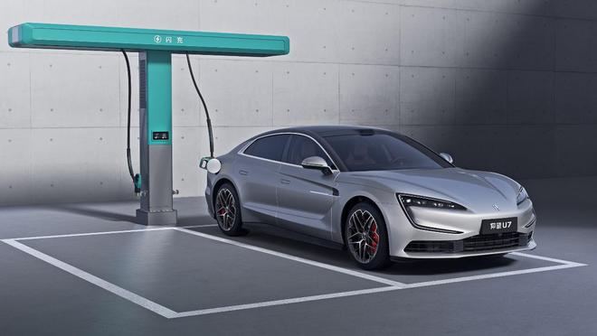 全系搭载第二代刀片电池及闪充技术, 仰望2026款旗舰矩阵上新