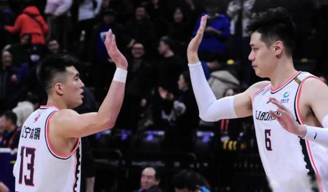 郭艾伦贺天举双双发声回应，郭艾伦眼睛受伤后的公关方式似乎欠妥