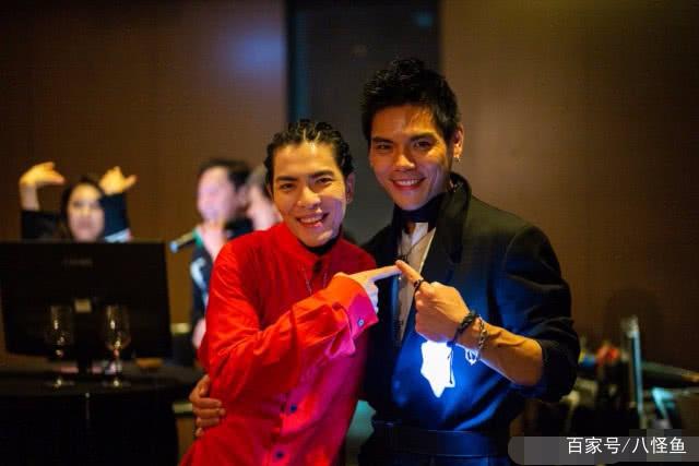 向佐晒与萧敬腾合照送生日祝福,二人颜值出奇相似,老萧被喊伴郎