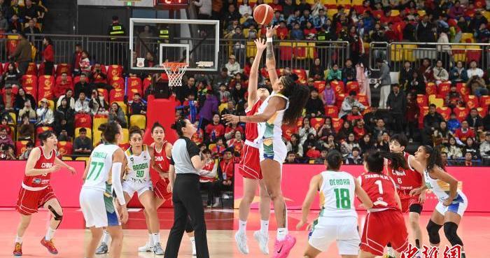 中国女篮热身赛72:66再胜巴西队