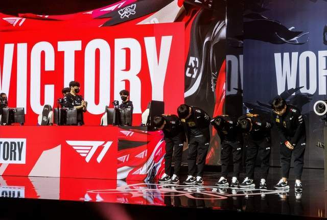 T1横扫RNG管泽元发博，JDG成LPL最后希望，只有369能治Zeus了？