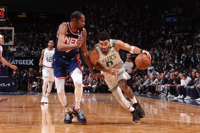 杜兰特错失关键罚球，篮网0-4不敌凯尔特人，被横扫出局