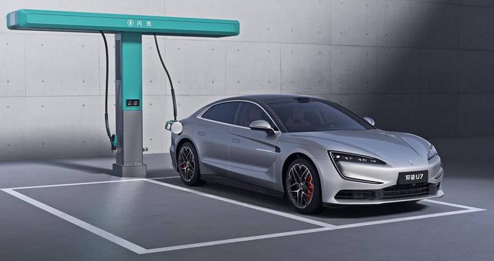 旗舰仰望，闪充加持！2026款仰望U7/U8/U8L联袂登场，开启补能自由新时代