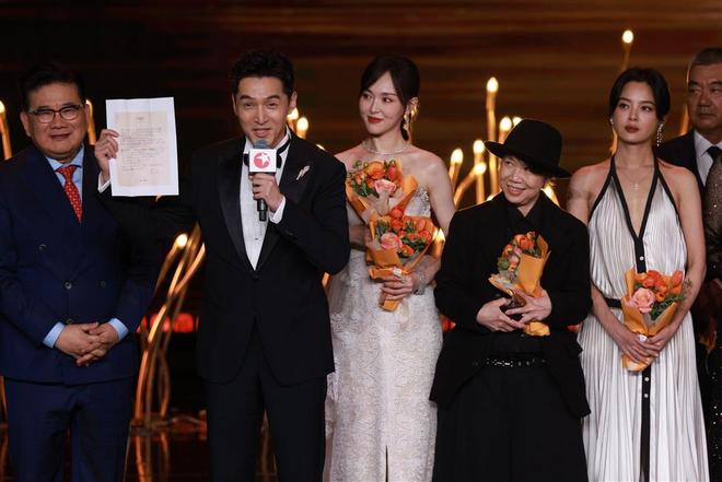 《繁花》《漫长的季节》闪耀电视剧品质盛典 胡歌、周迅获“年度卓越品质之星”