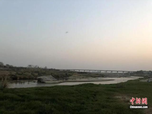 《梁庄十年》中梁庄的“湍水”。 (资料图)中信出版集团 供图