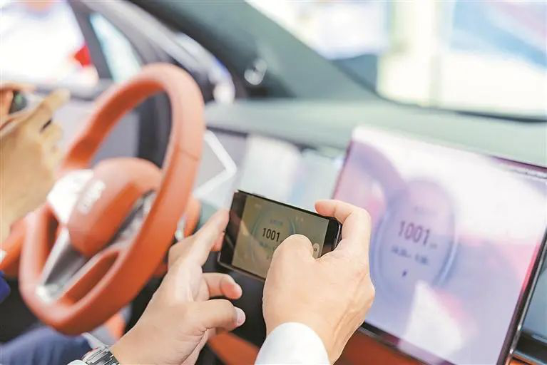 “1秒2公里”峰值充电速度!比亚迪闪充创纪录