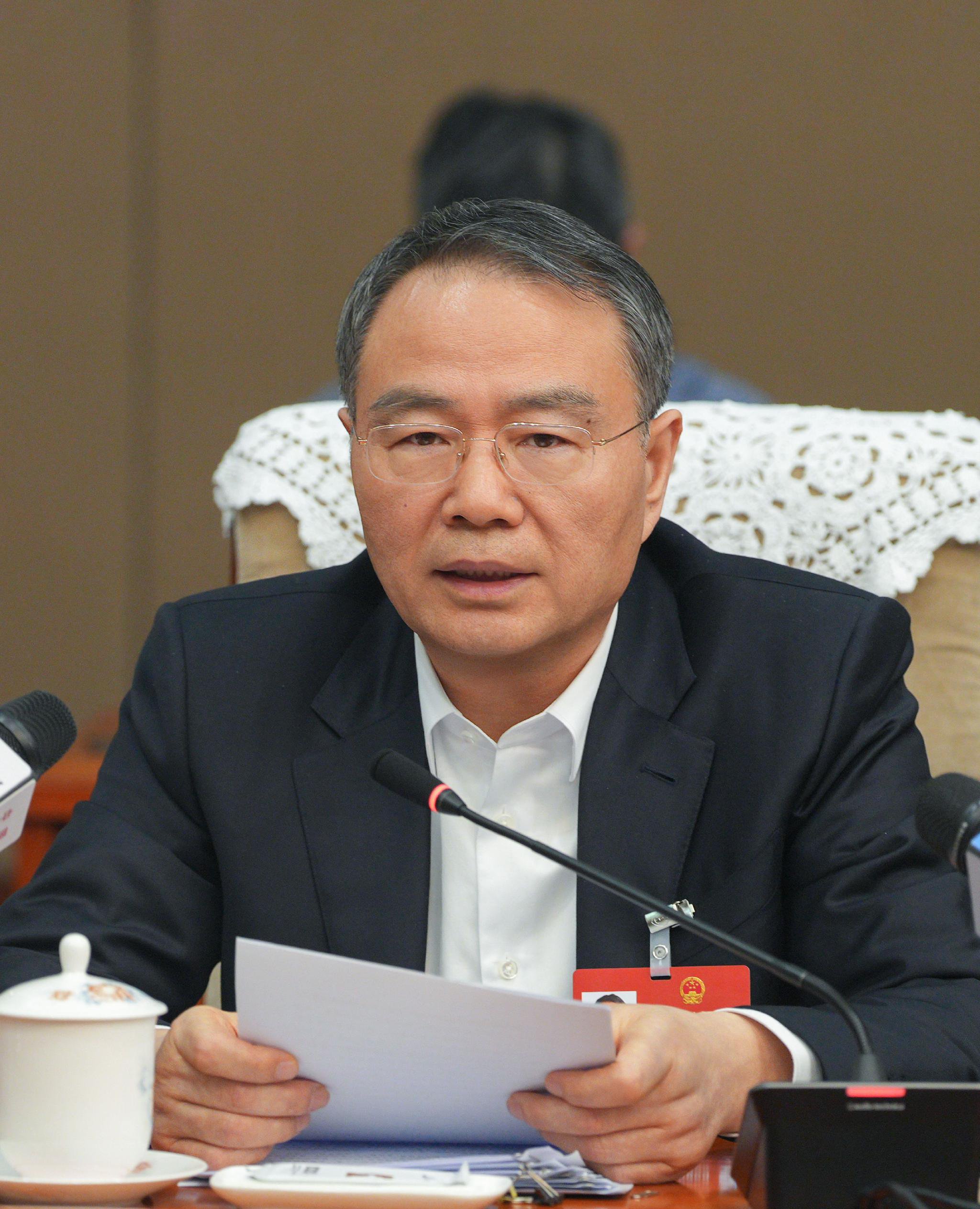 【财眼观两会】徐冠巨代表：加速科技成果从“书架”走向“货架”