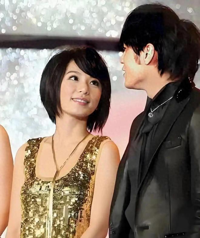 从hebe变成了田馥甄失去了发自内心笑容，心脉受损后歌都是苦情歌