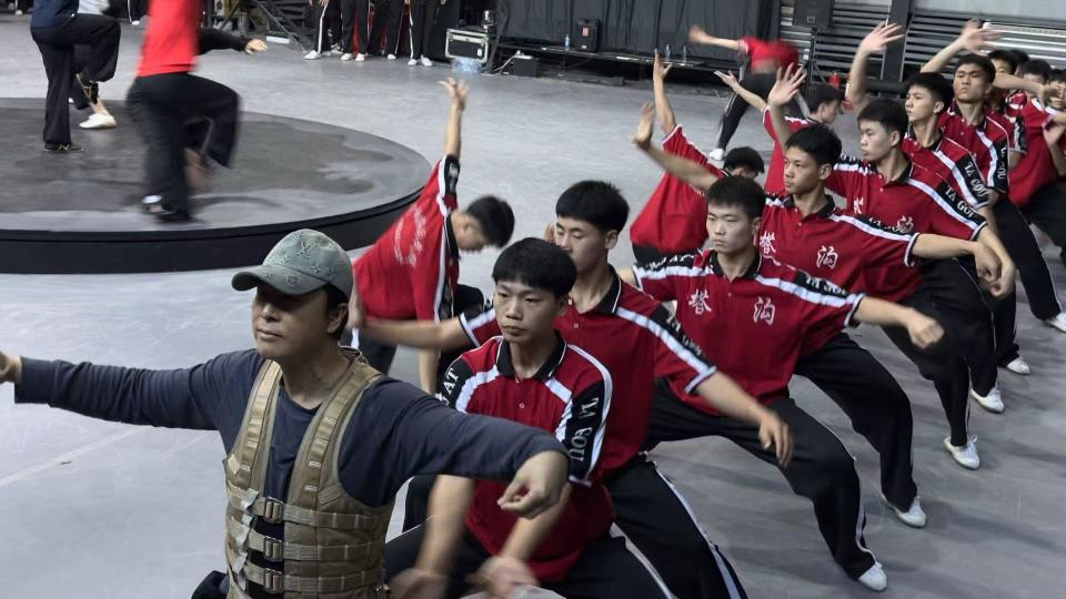 今天春晚看河南功夫:甄子丹用太极“笔走龙蛇”_新闻