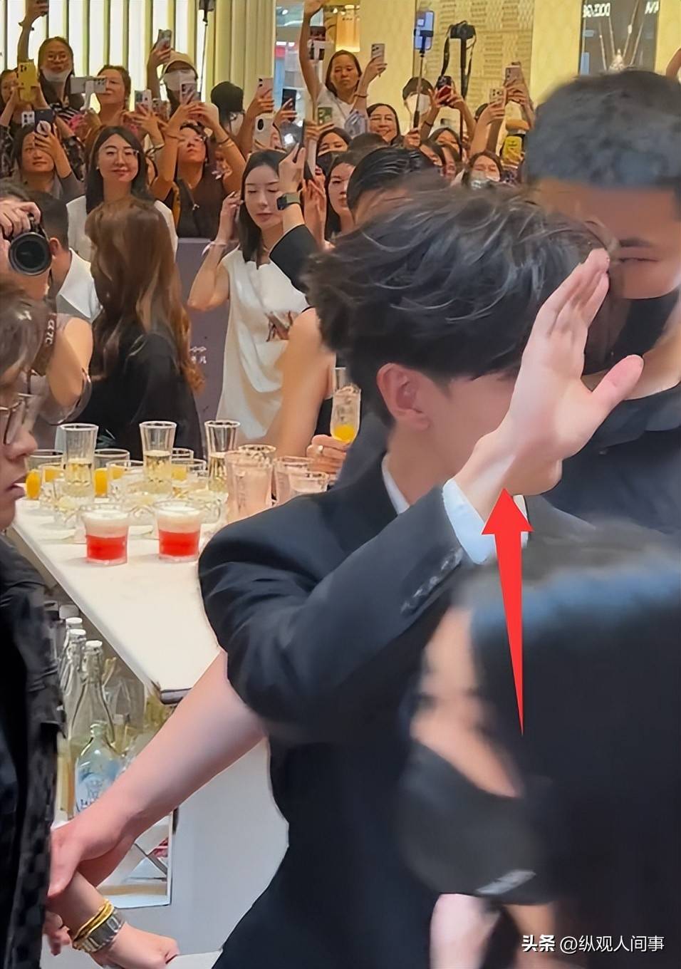 深圳这天生图暴露真实状态:辛芷蕾胖一圈成小透明,任嘉伦瘦脱相