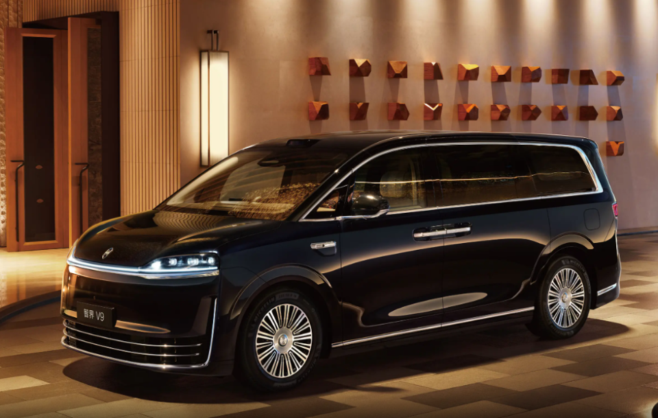 这牌面确实够大,智界V9蓄势待发,秒变“移动会客厅”_新闻