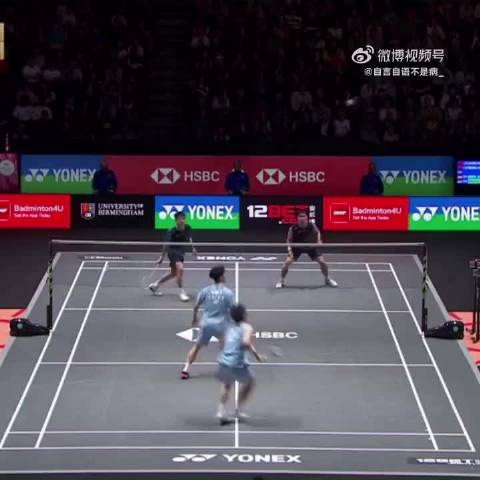 王昶罕见挂脸情绪崩溃，梁伟铿单局失分引质疑