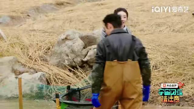 张艺凡水乡摸鱼大赛精准捕获大头鱼