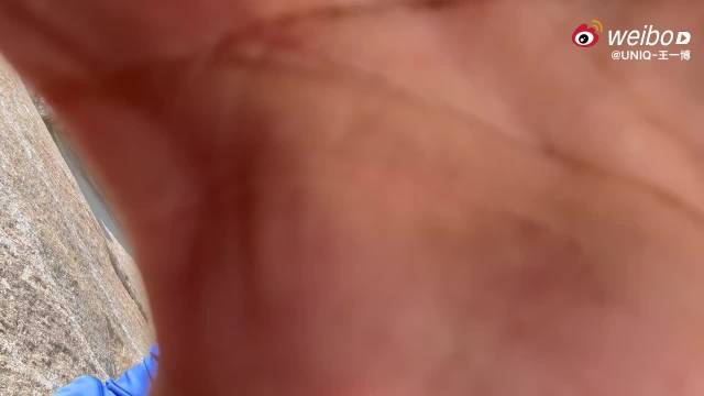 wyb 以玫瑰为祭祠向神明许愿祝我的少年王一博平平安安