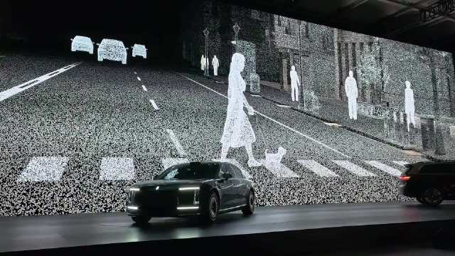 余承东王传福深圳同台竞技，华为比亚迪技术路线引关注