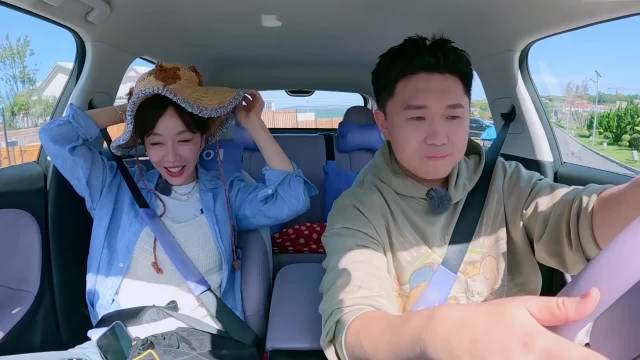 黄晓明对朋友是真的好，姜妍跟别人说黄晓明在群里还会给她们送东西，完全好人