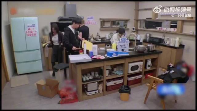 沈月在亲爱的客栈洗菜板这段真的能循环看一百遍！