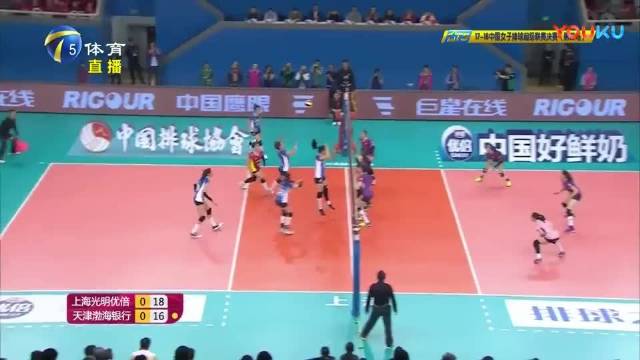 天津女排后排防守稳固，李盈莹关键球被拦，上海队险胜