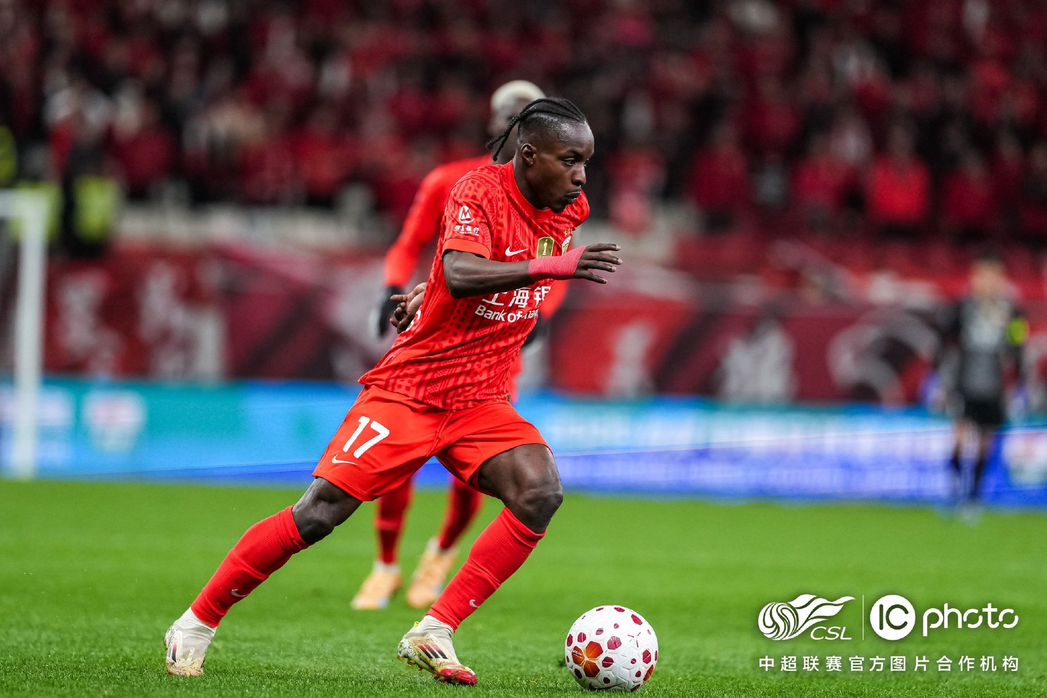 中超首轮海港1比2负河南，武磊补射越位进球无效