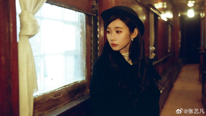 张艺凡节目里偷鱼被抓，却靠反差萌意外收获一群迷弟？