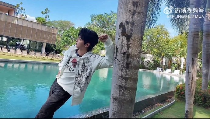 王橹杰提到需要“陪伴”和“分散注意力”，粉丝对此有何反应？