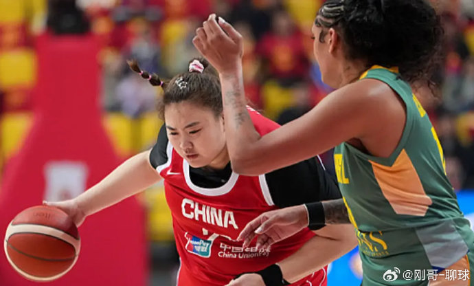 被称为“女篮奥尼尔”的刘禹彤，她的技术特点和优势是什么？