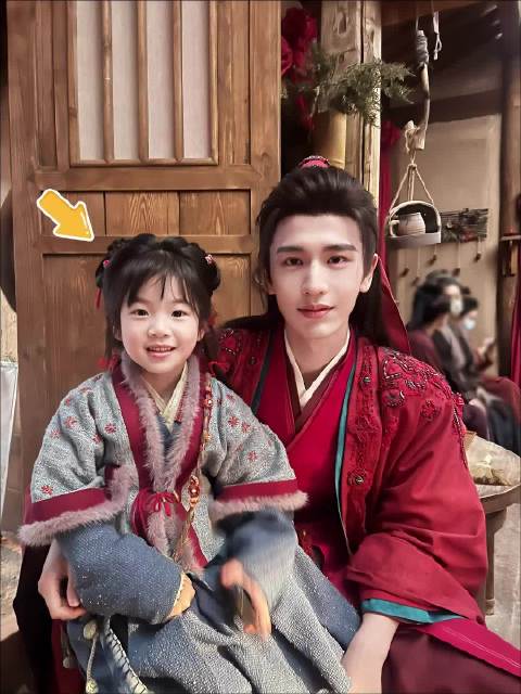 妹妹镜头里的张凌赫 帅气又温柔