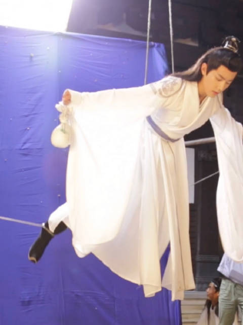 肖战白衣魏无羡花絮曝光