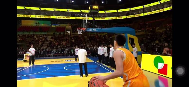 胡明轩晋级三分球大赛，估计把杨鸣指导开心死了