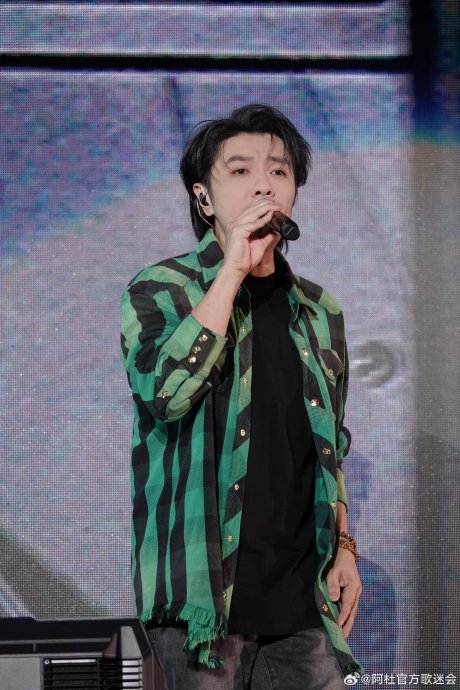 阿杜在福州无限星空演唱会中将重现哪些经典金曲唤起青春记忆？