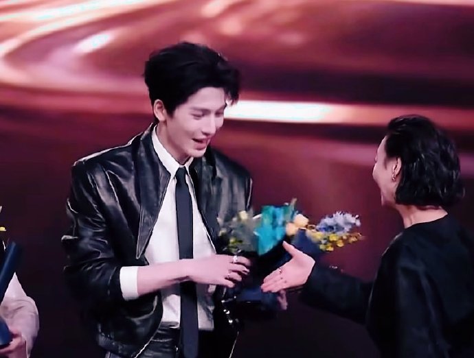 惠英红和张凌赫之前的‘编号宝贝’互动具体是怎么回事，两人关系如何？