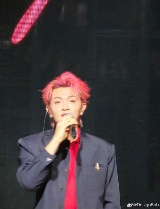 颜人中在福州演唱会演唱了哪些歌曲，并带来了哪些改编或惊喜？