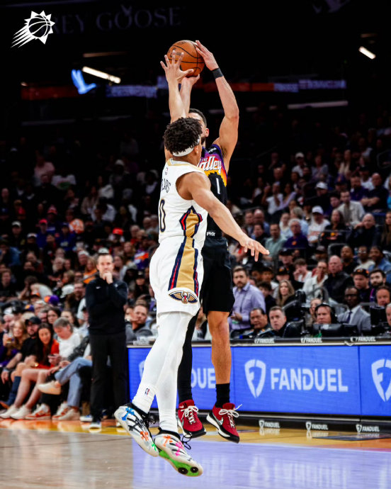 缺少杜兰特的太阳队，本场战胜鹈鹕还有哪些球员发挥了关键作用？