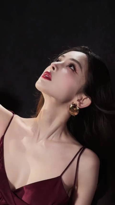 镜头里的娜扎，球儿花既视感 娜扎今日妆容 港风