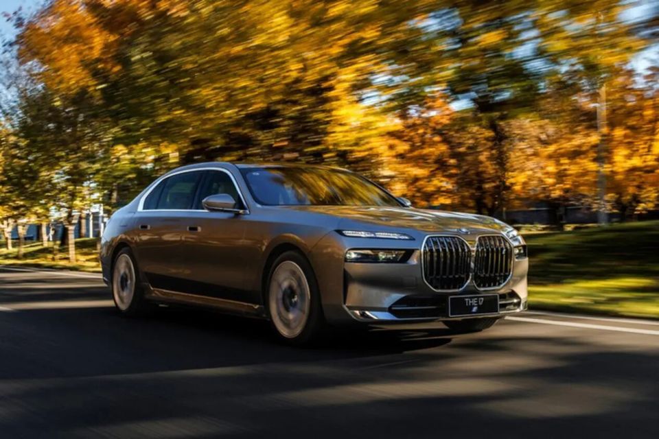 开年第一降,宝马7系怒降近27万,奥迪纯电打出“国产价”