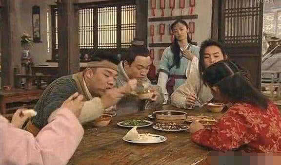 演员们吃饭都是道具, 只有《武林外传》是现做的, 拍完直接开饭了