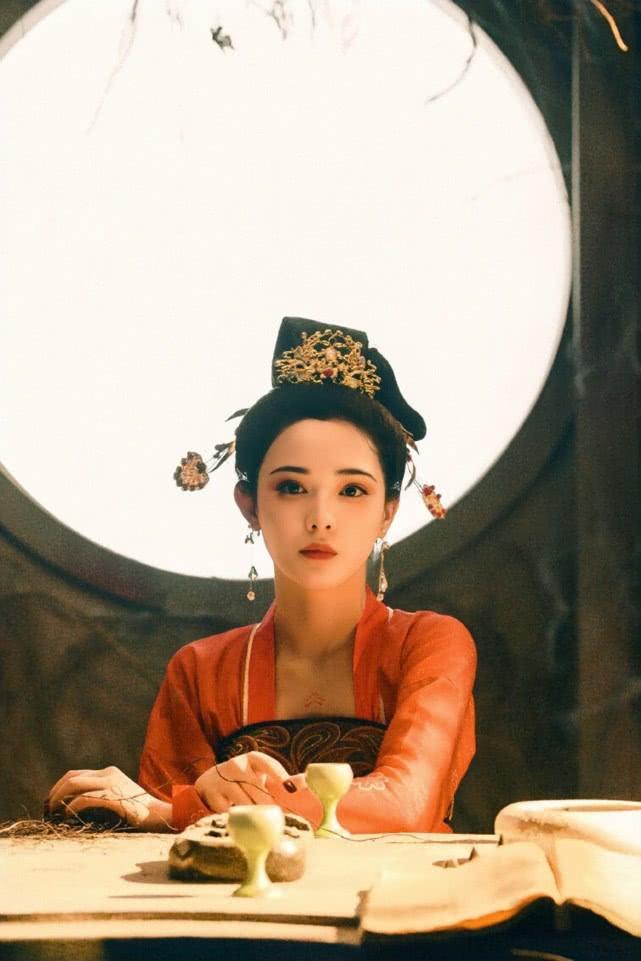 女神彭小苒古装太美,这两个角色惊艳程度不输小枫