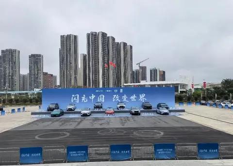 2026款仰望U7:150度电、四电机、1306马力、1006km超长续航